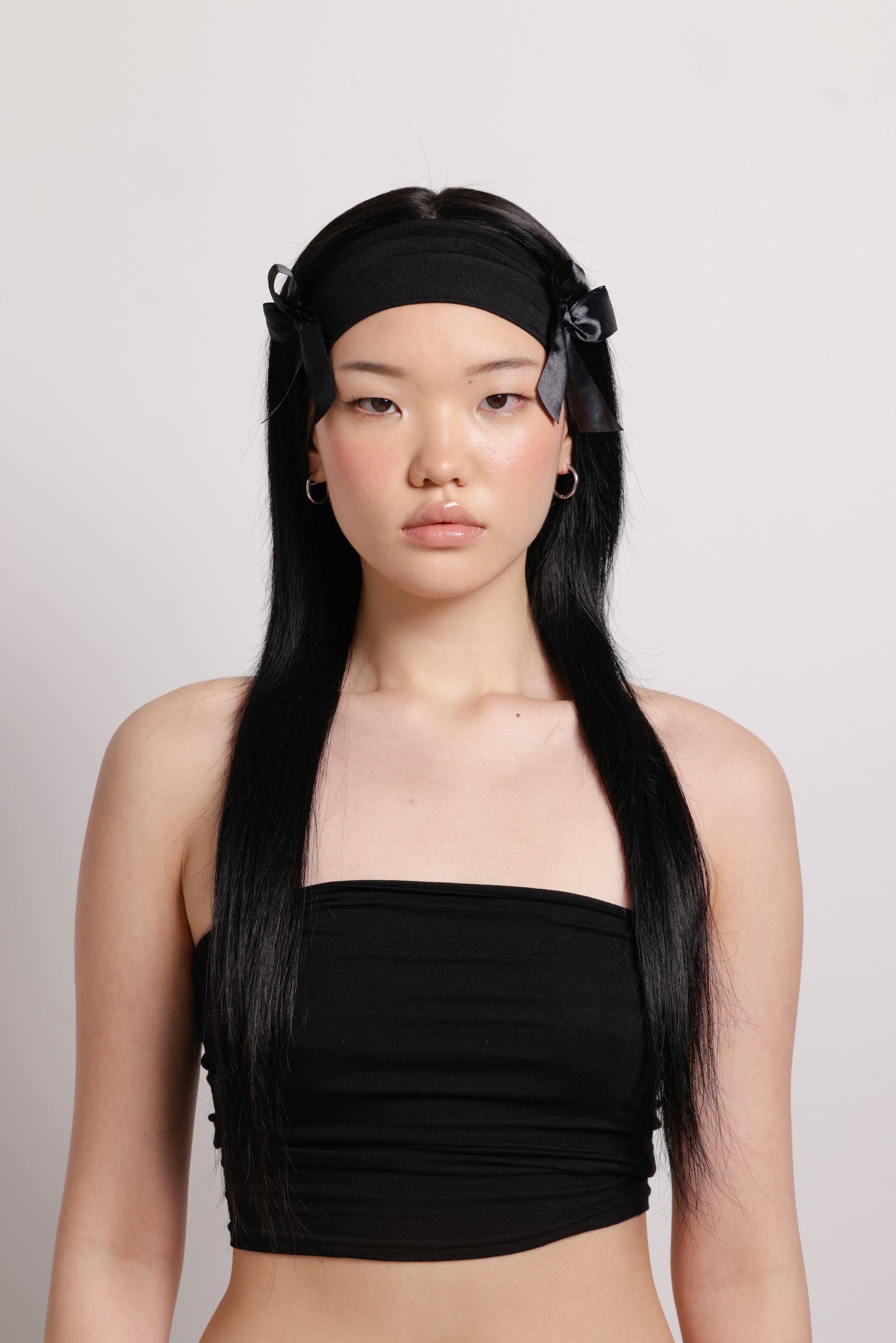 girl wearing black headband with two black bows on both side | Bow Me a Kiss | Baobei Label | Headband | Buttermilk Accessories